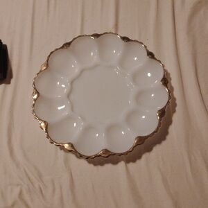 Elegant White and Gold Scalloped Plate